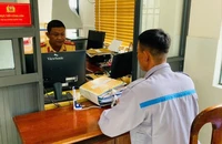 Thanh niên chạy xe máy lạng lách, đánh võng trên đường bị phạt 9 triệu đồng
