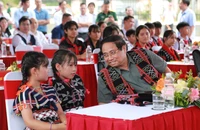 Dự khởi công trường biên giới, Thủ tướng Chính phủ dặn nhà thầu 'đừng bớt xén, tiêu cực'