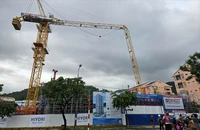 Vụ gãy cần cẩu chung cư Hiyori Aqua Tower làm 1 công nhân tử vong. Ảnh: TV