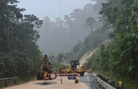 Thương tâm học sinh lớp 3 trượt chân vào ống cống tử vong