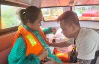 Sản phụ chuyển dạ giữa tâm ngập: 'Cảm ơn đã đến với mẹ con em'