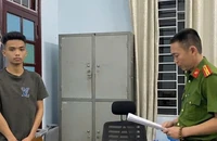 Thanh niên ép thiếu niên 13 tuổi đi trộm điện thoại