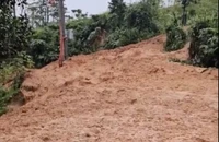 Đà Nẵng vừa mưa lớn đã sạt lở trở lại, chia cắt 1 thôn