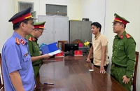Giám đốc công ty chỉ đạo nhân viên khai thác cát trái phép bị bắt