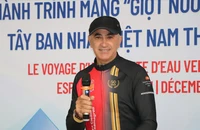 Kết thúc hành trình đạp xe 22.000 km của người đàn ông Tây Ban Nha