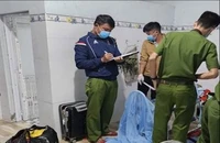 Công an khám nghiệm hiện trường vụ án