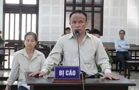 Bị cáo Võ Nhi và Trần Kim Tuyến tại phiên tòa sơ thẩm. Ảnh: MT