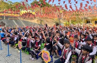 Toàn bộ học sinh được nhận lì xì trong ngày đầu ra lớp.