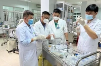 Năm 2023, Bệnh viện Chợ Rẫy mang 'thần dược' ra tỉnh Quảng Nam cũ chữa trị các bệnh nhân bị ngộ độc do ăn cá ủ chua. Ảnh: BVCC
