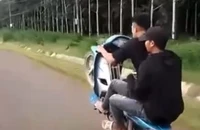 Phạt hơn 17 triệu đồng thanh niên bốc đầu xe 'làm xiếc'