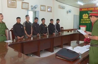 Đánh nhau khi trú mưa trước cổng trường, nhiều thanh niên bị khởi tố