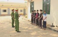 Tạm giam nhóm thanh thiếu niên hiếp dâm bé gái 12 tuổi