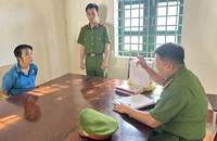 Dùng dao tấn công công an khi bị khám xét nhà