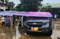Phụ huynh lùi ô tô trong sân trường, cán chết 1 học sinh lớp 2