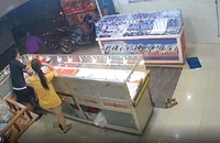 Công an truy tìm một phụ nữ cướp tiệm vàng ở Đắk Lắk