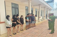 4 đôi nam nữ bày tiệc ma túy trong quán karaoke ở Đắk Lắk