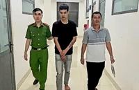 Nam thanh niên trộm tiền của đại lý phân bón để mua iPhone và xe máy
