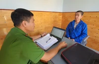 Mời rượu nhưng từ chối, 2 người cãi vã, lao vào đánh nhau