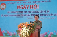 Bộ trưởng Công an Lương Tam Quang dự lễ tổng kết trao 1.200 căn nhà cho người nghèo