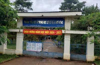 Thầy giáo cả năm không lên lớp vẫn được trả lương vì thuê người dạy thay