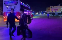 Sản phụ bị vỡ ối trên xe khách, tài xế cầu cứu cảnh sát giao thông