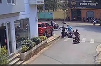 Hai nam thanh niên đánh người sau va chạm giao thông ở Buôn Ma Thuột