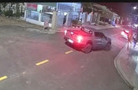 Điều tra vụ người đàn ông lái ô tô bán tải tông người dân nhập viện