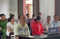 Bị chồng cũ đâm nhiều nhát, người phụ nữ giả chết rồi lao ra đường cầu cứu