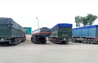 CSGT Đắk Lắk mật phục, bắt xe đầu kéo chở cát quá tải gần 300%