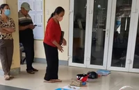 Chủ tịch xã ở Đắk Lắk nói về việc người dân xếp hàng bằng nón bảo hiểm để "xí chỗ" làm hồ sơ đất đai 