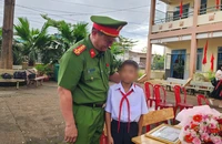 UBND tỉnh Đắk Lắk tặng Bằng khen cho cháu trai dũng cảm cứu bạn thoát chết