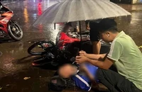 Truy tìm ô tô bán tải rời hiện trường sau khi gây tai nạn làm học sinh nguy kịch 