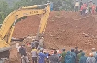 Nhà hàng xóm sập móng, hai cha con tử vong, 3 người bị thương