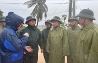 Phó Thủ tướng Hồ Quốc Dũng: Kể cả dùng trực thăng, phải sơ tán dân trước khi trời tối