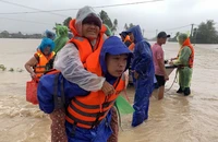 Công an Đắk Lắk kêu gọi cán bộ chiến sĩ quyên góp áo quần hỗ trợ bà con vùng lũ