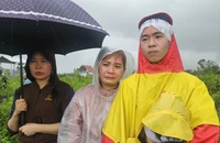 Những đứa trẻ mồ côi sau mưa lũ