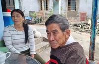 Cha mẹ lập bàn thờ vọng sau 7 ngày đêm thức trắng tìm con trên biển