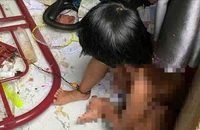 Người cha khai lý do xích chân, nhốt con gái trong phòng