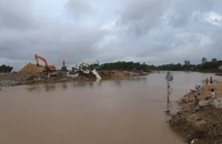 Lũ trên sông Ba tạo ra nhánh mới dài hơn 1,5 km