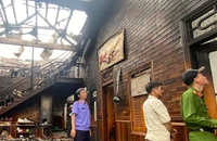 Khám nghiệm hiện trường vụ cháy có dấu hiệu phóng hỏa đốt nhà