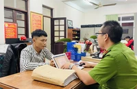 Nam thanh niên dùng dao cướp tiền của một phụ nữ bán bánh bèo