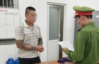 Tạm giữ thanh niên đưa bạn gái nhí vào nhà nghỉ 