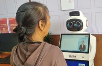Xã đầu tiên ở Đắk Lắk đưa robot 'lễ tân' hướng dẫn người dân làm thủ tục hành chính
