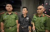 Bắt tạm giam người đàn ông cự cãi với tài xế xe ôm rồi lấy ô tô chạy ngược chiều đuổi theo