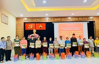 Báo Pháp Luật TP.HCM chung tay tặng quà tết cho người nghèo