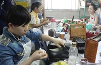 Những hành vi bị xem là quấy rối tình dục tại nơi làm việc 