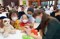  Lễ giao nhận con nuôi cho 91 gia đình các nước Châu Âu do UBND TP.HCM tổ chức vào tháng 10-2021. Ảnh: NGÂN NGA