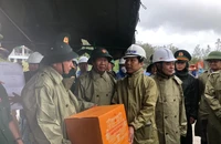 Chủ tịch nước Nguyễn Xuân Phúc thăm người dân vùng ngập lũ tại Đà Nẵng