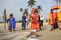 Ngư dân vùng biển rộn ràng với lễ hội Cầu ngư