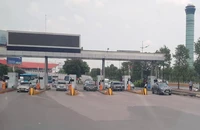 Bộ GTVT lấy ý kiến về việc thu phí xe vào sân bay